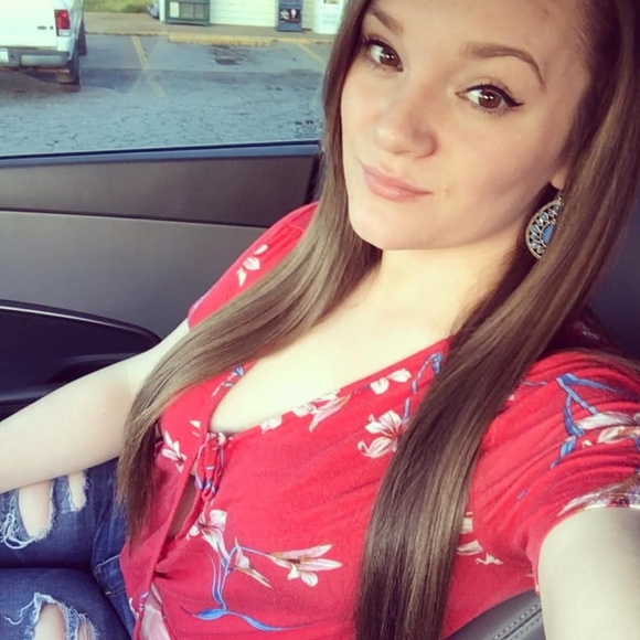 Meet your Posher, Jessica - Picture 1 of 1